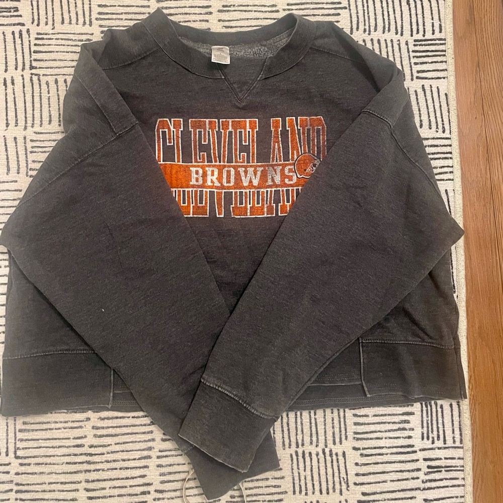 Like New Women’s cropped Cleveland Browns sweatshirt